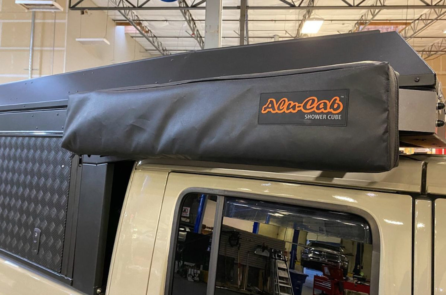 Alu-Cab Shower Cube